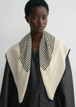 Centered monogram silk scarf crème