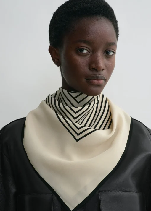 Centered monogram silk scarf crème