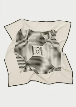Centered monogram silk scarf crème