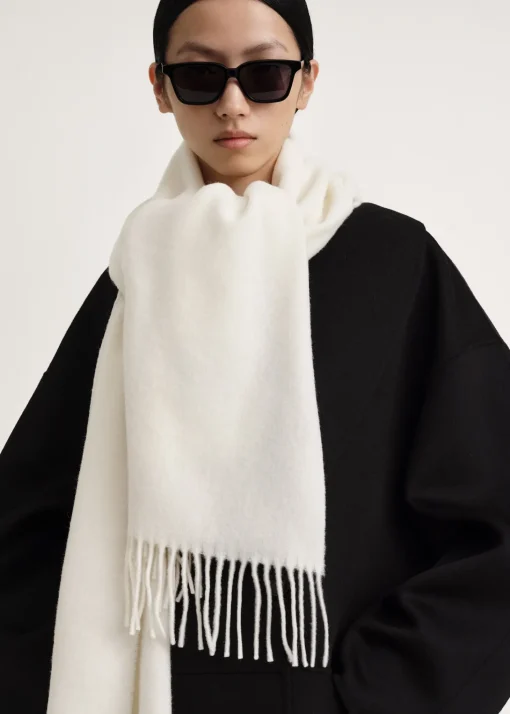 Classic wool scarf bone