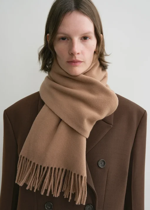 Classic wool scarf camel