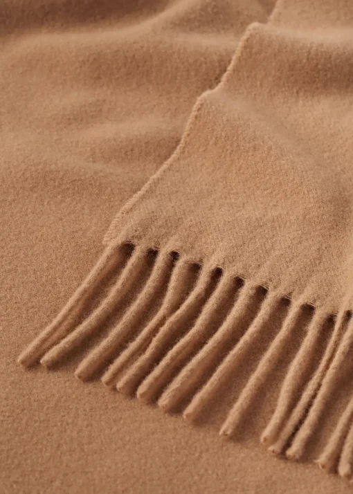 Classic wool scarf camel