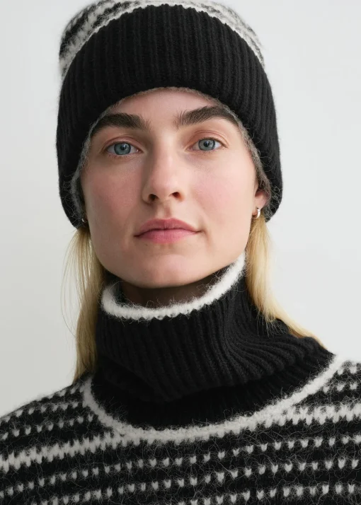 Contrast-edge beanie black