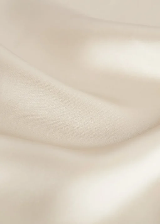 Satin triangle scarf ecru