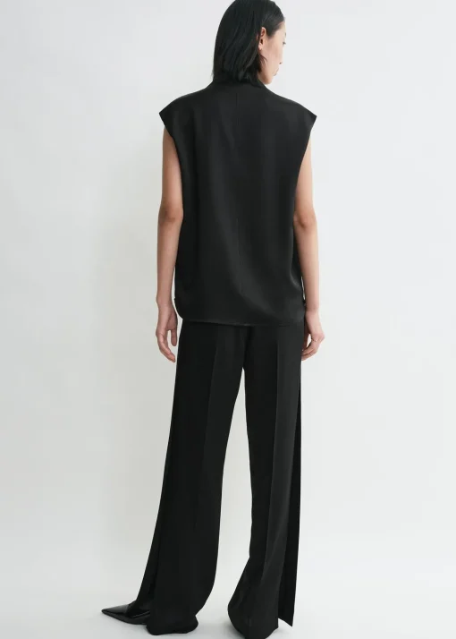 Sleeveless funnel-neck top black